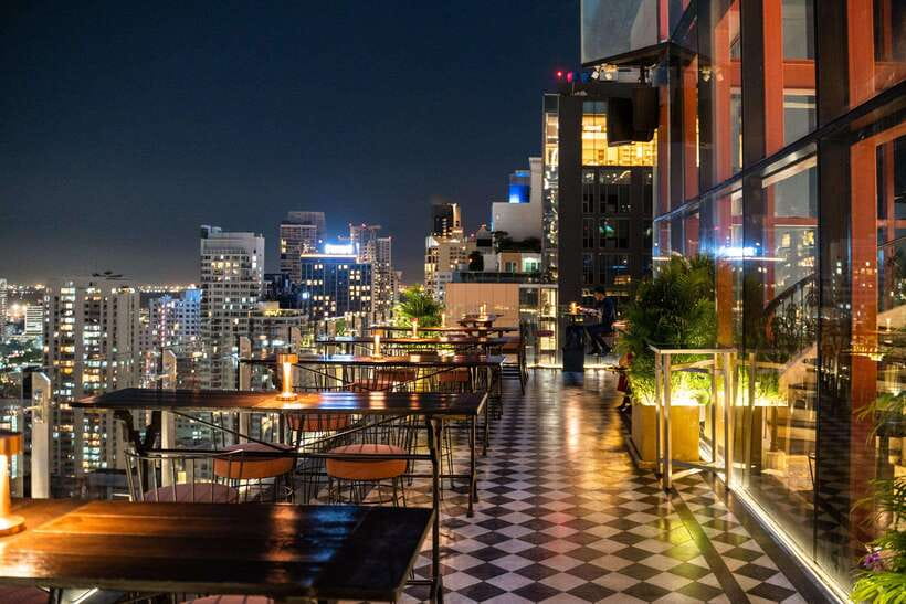 Bangkok: Mojjo Rooftop Lounge & Bar Food & Beverage Package - Rules and practical limits you should actually notice