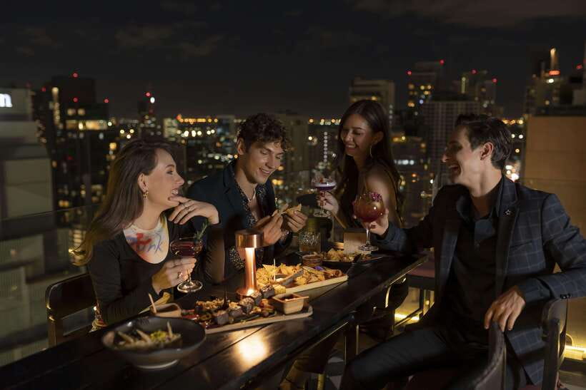 Bangkok: Mojjo Rooftop Lounge & Bar Food & Beverage Package - Latin live music and a rooftop mood that feels like a night out