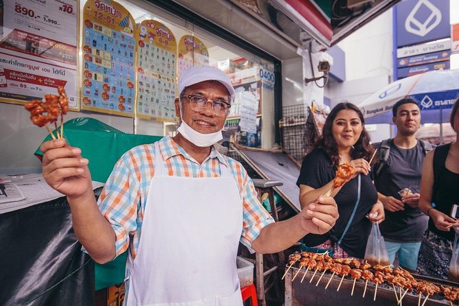 Bangkok Most Famous Food Experience (Private & All-Inclusive) - Yaowarat Road in Chinatown: Street Food and Fast Photo Opportunities