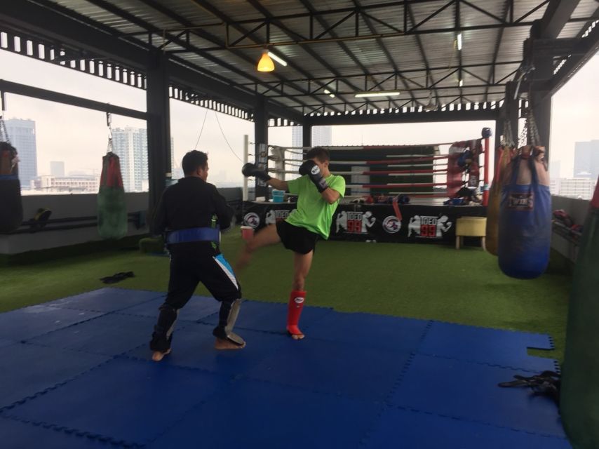 Bangkok: Muay Thai Boxing Class for Beginners - Small Group Size: Up to 5 People Means More Coaching Touches