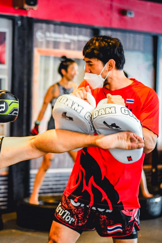 Bangkok: Muay Thai Training Class by Krudam Gym@Sukhumvit 36 - Pad Work and Bag Work: Where Technique Turns Into Power