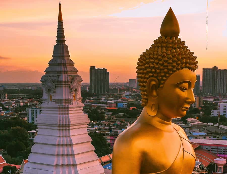 Bangkok: Must-See Highlights & Hidden Gems Private Day Tour - Wat Pho and the Reclining Buddha: start with the wow