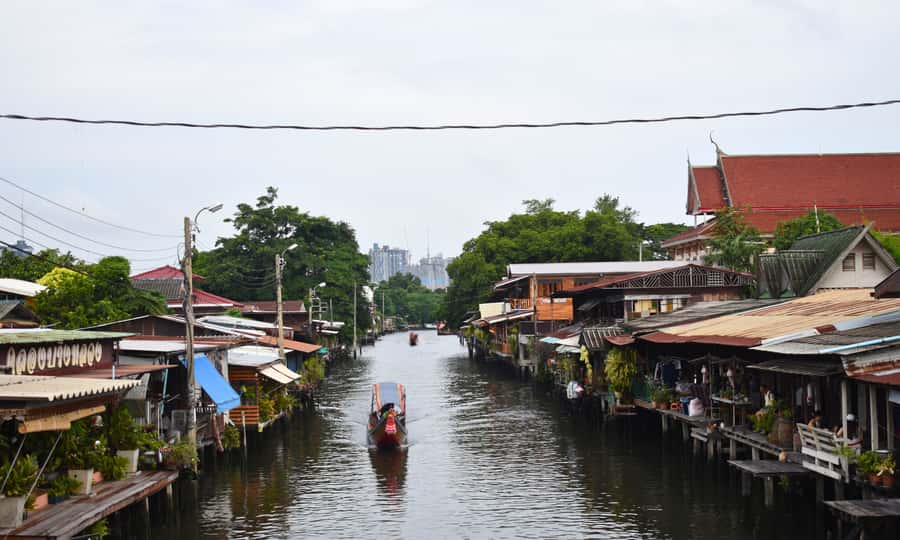 Bangkok: Must-See Highlights & Hidden Gems Private Day Tour - Flower Market to White Stupa at Wat Prayurawongsawat