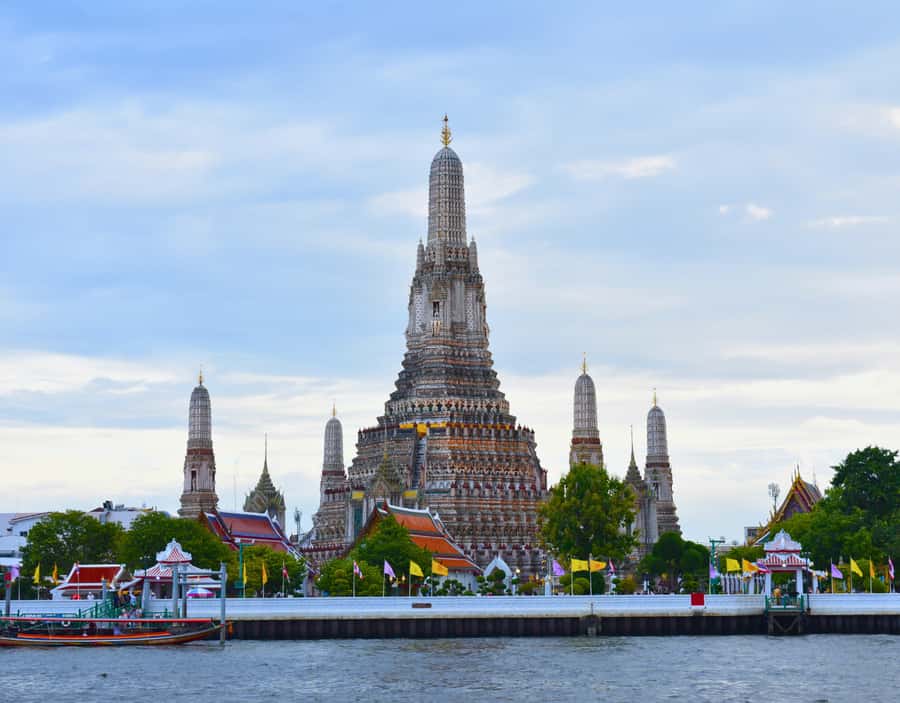 Bangkok: Must-See Highlights & Hidden Gems Private Day Tour - Getting picked up and staying sane in the heat