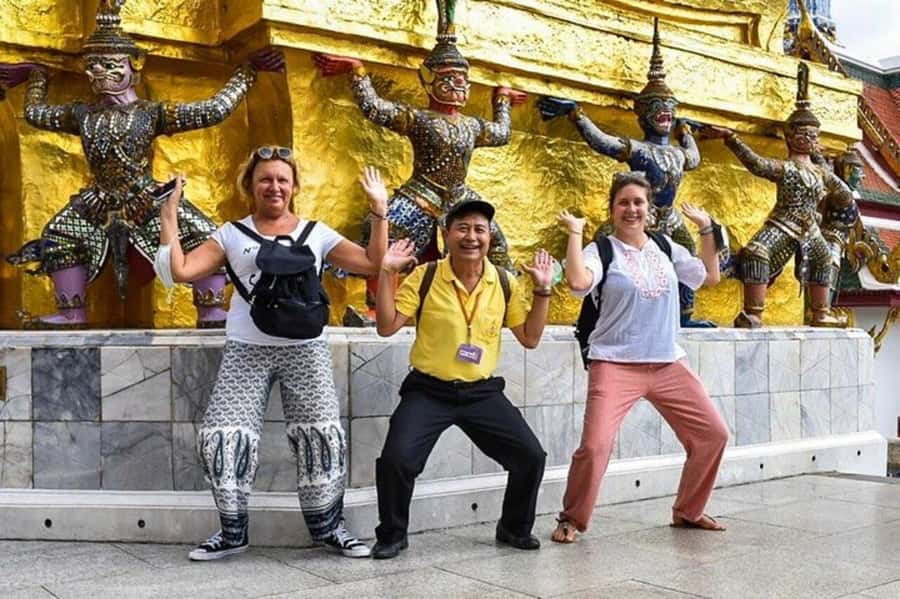 Bangkok : Must-see Private Tour With Car - Your Guide Makes the Day: Explanations, Language, and Extra Advice