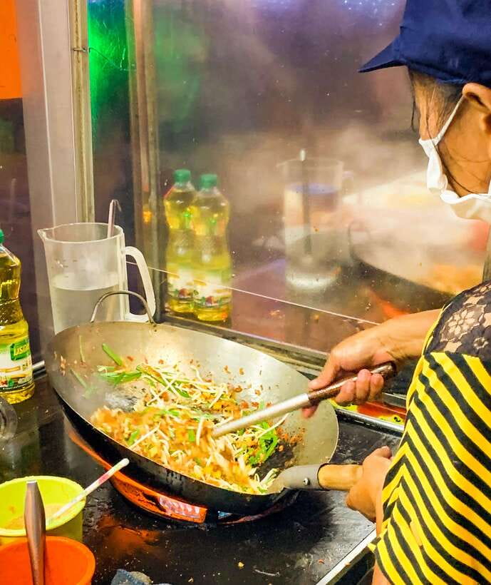 Bangkok: Must-Try Hidden Bike & Food Experience - The big home-cooked moment: lunch or dinner with local hosts