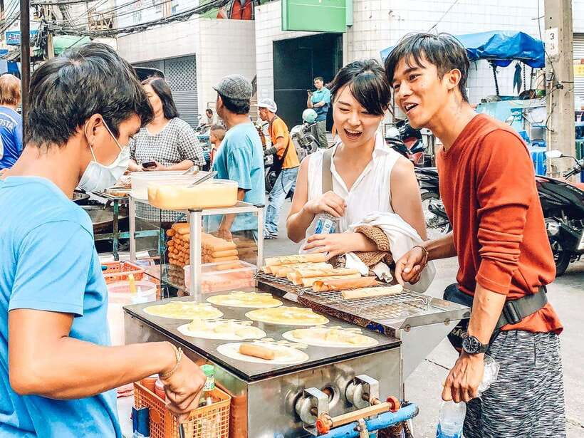 Bangkok: Must-Try Hidden Bike & Food Experience - Local bakery break: dessert and more snack sampling