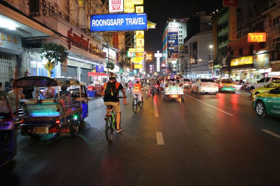Bangkok: Night Bike Ride and Dinner at a Local Restaurant - Pak Khlong Talat: Flower market smells, color, and a very Bangkok nighttime stop