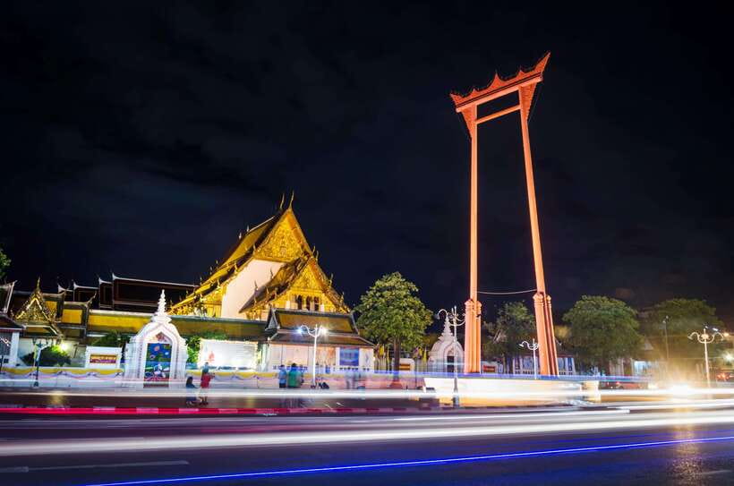 Bangkok: Night Bike Tour with Temples & Flower Market Visit - Safety, Pace, and the Real Bike Feel in Bangkok