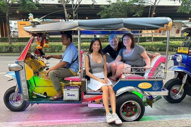 Bangkok Night Food Tour By Tuk Tuk - The evening route: from Wongwian Yai to Chinatown and the river
