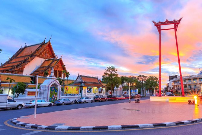 Bangkok Night Lights: Temple & City Tour by Tuk Tuk (SHA Plus) - Yaowarat Chinatown dinner: street food time with a guide