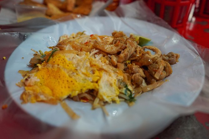 Bangkok Night Michelin Foodie Tour in Chinatown with 15+ tastings - What to Bring (and What to Expect) on Yaowarat Sidewalks