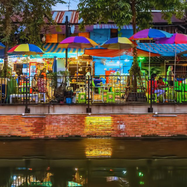Bangkok Night Tuk Tuk: Private Tour of Markets & Landmarks - Through the Chinagate and past Wat Traimit’s golden Buddha