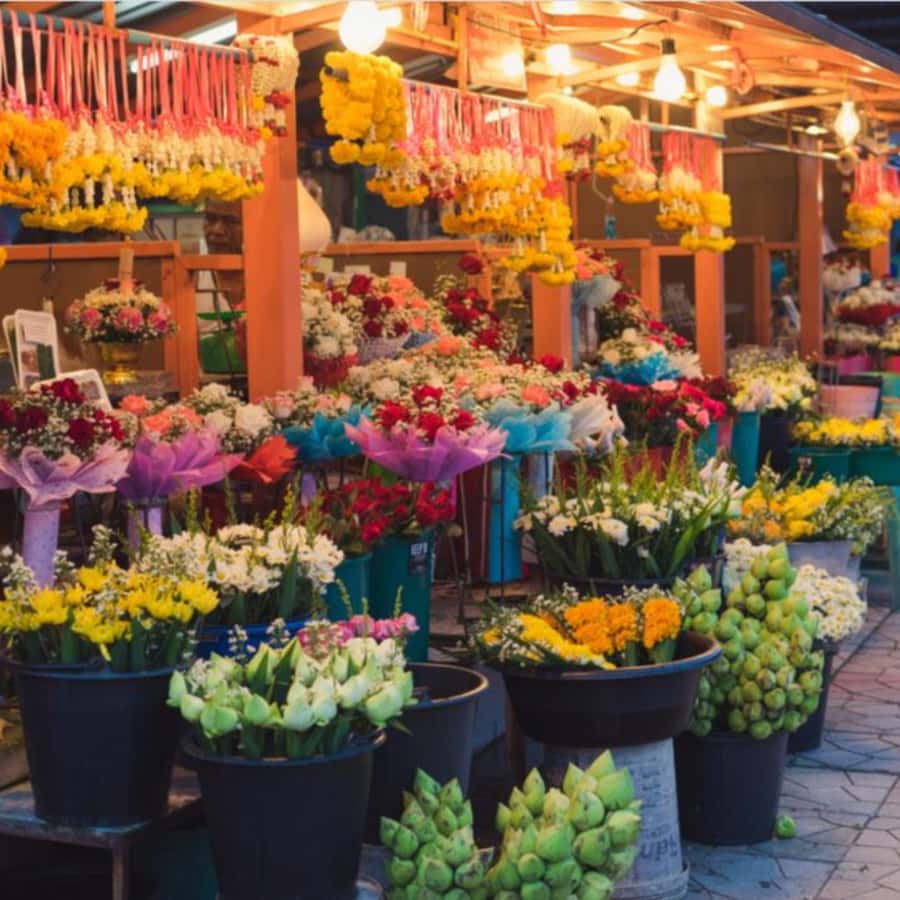 Bangkok Night Tuk Tuk: Private Tour of Markets & Landmarks - Kuan Yim Shrine and Yaowarat’s food energy