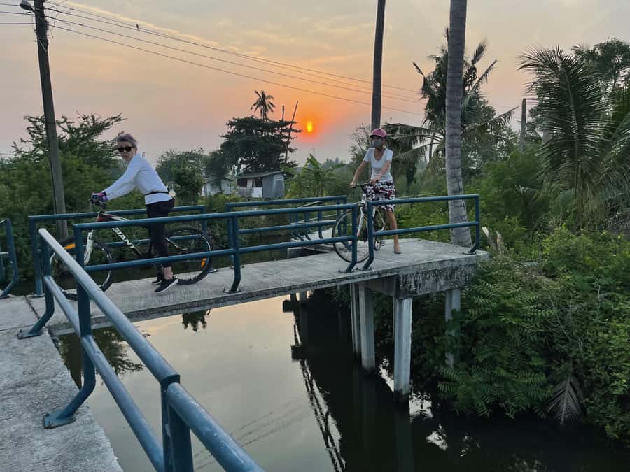 Bangkok Paradise Bicycle & Boat Tour - Canoe or kayak through Bangkok canals in Bangkhuntian