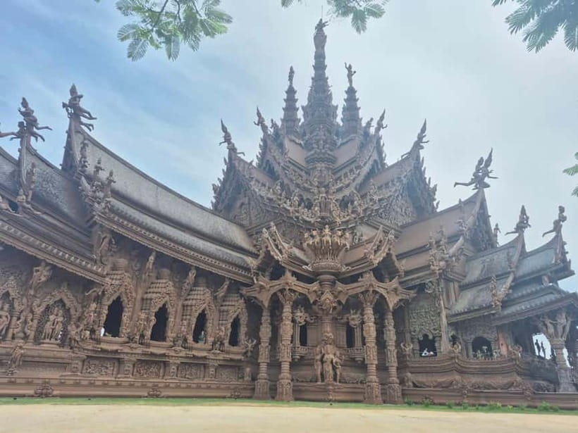 Bangkok: Pattaya Truth Sanctuary Guided Tour & Coral Island - Timing reality: waiting, boat pacing, and staying calm on water legs