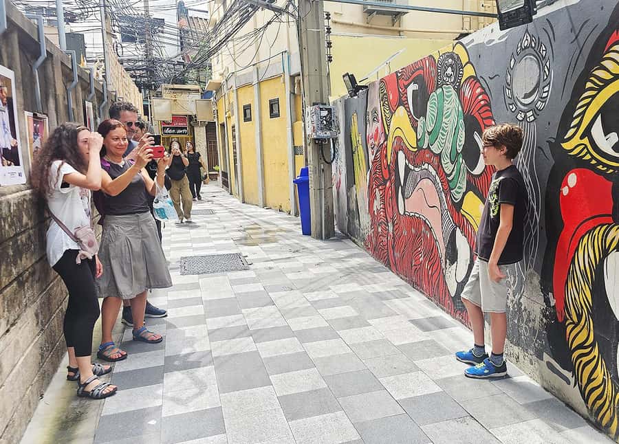 Bangkok Private & Custom Local Guide Tour - Ban Bat: A Short Stop That Teaches You About Everyday Thai Ritual
