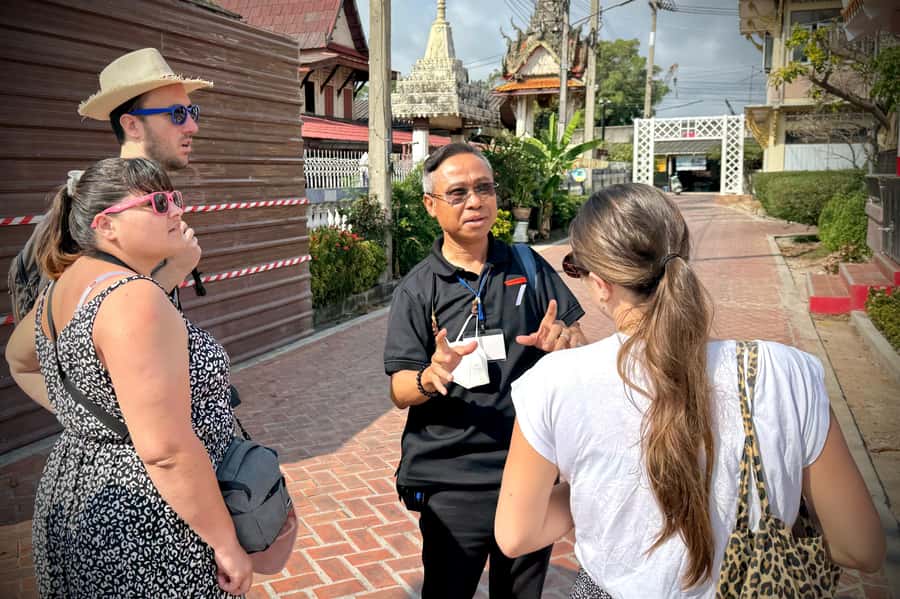 Bangkok Private Guide In and Around - Wat Pho: Where the day gets more human