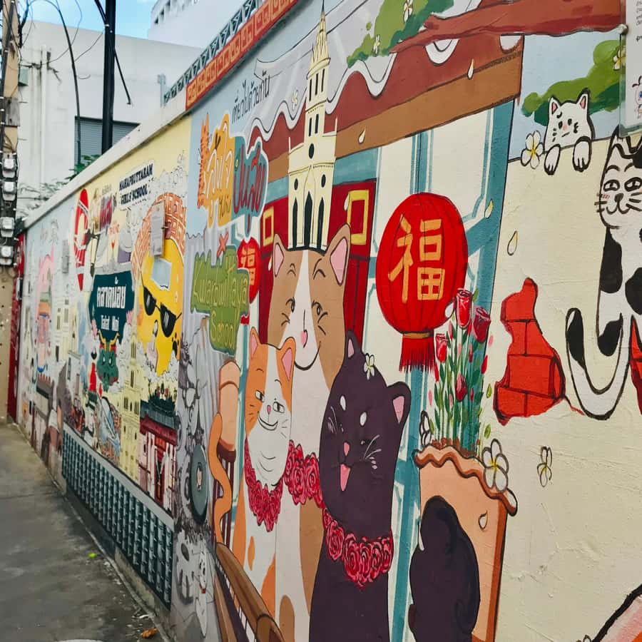 Bangkok: Private Old Quarter, Night Street Market, Temples - Talat Noi Street Art and the Rong Kueak Shrines: Where History Shows Up on Walls
