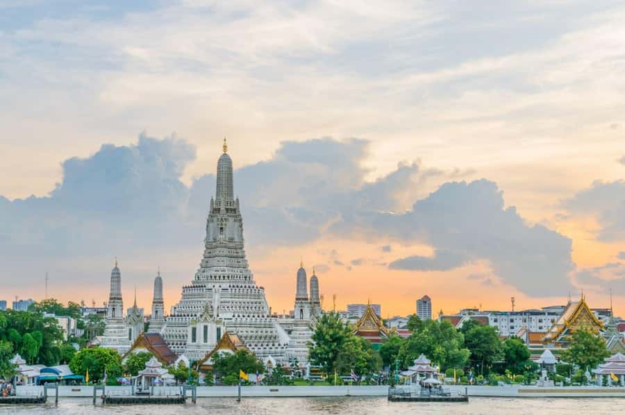 Bangkok: Private Temple City Grand Palace, Wat Pho, Wat Arun - Wat Pho and the reclining Buddha: a classic stop with photo time