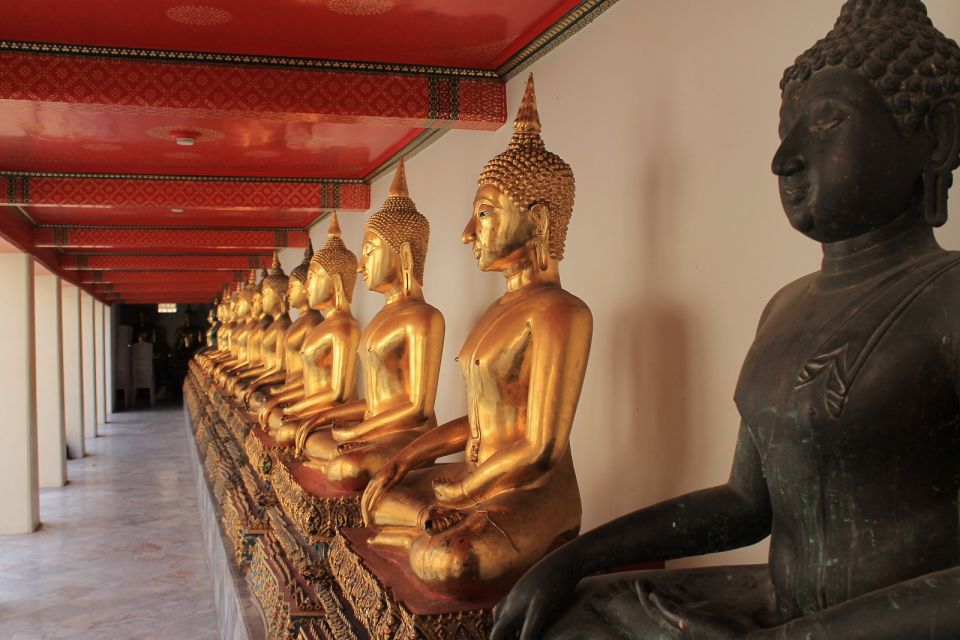 Bangkok: Private Thonburi Longtail Boat Tour & Wat Pho Visit - The guide matters: culture lessons, flexibility, and smoothing the day