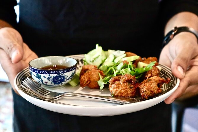 Bangkok Private Walking Food Tour with 10+ Tastings in Chinatown - Who should book this tour