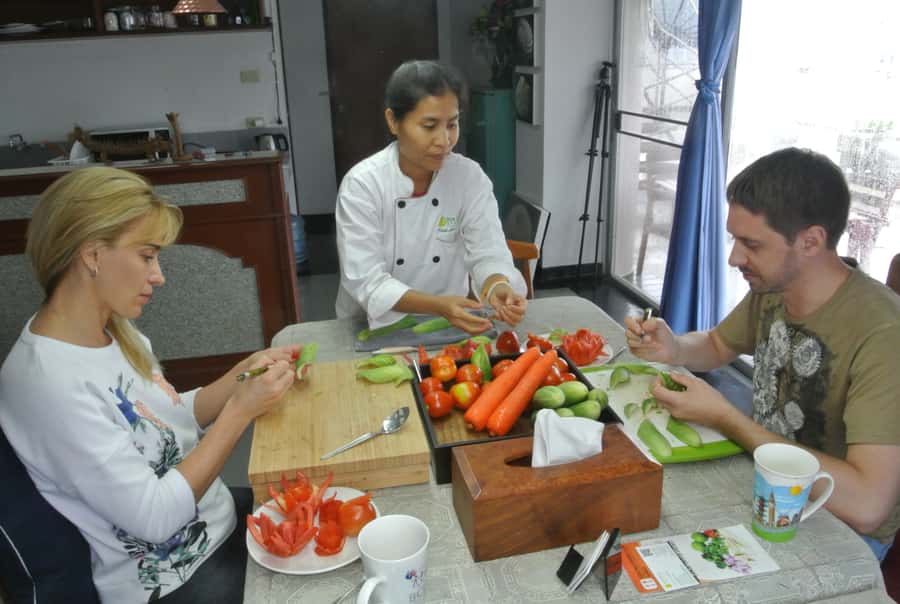 Bangkok: Professional Thai Fruit and Vegetable Carving Class - Who should book this Bangkok fruit and vegetable carving class