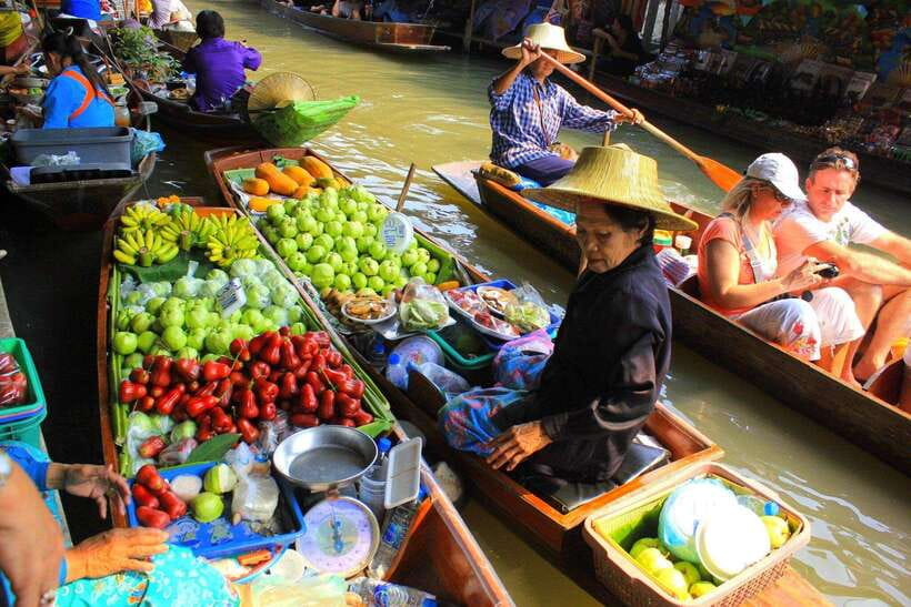 Bangkok: Railway and Floating Market Tour with Dragon Temple - Logistics You’ll Thank Yourself for: Seats, Snacks, Timing, and Guide Style