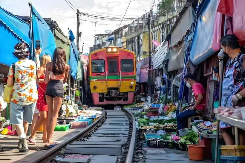 Bangkok: Railway, Floating Market & Chao Phraya Cruise Tour - Maeklong Railway Market: watch the market move when the train arrives