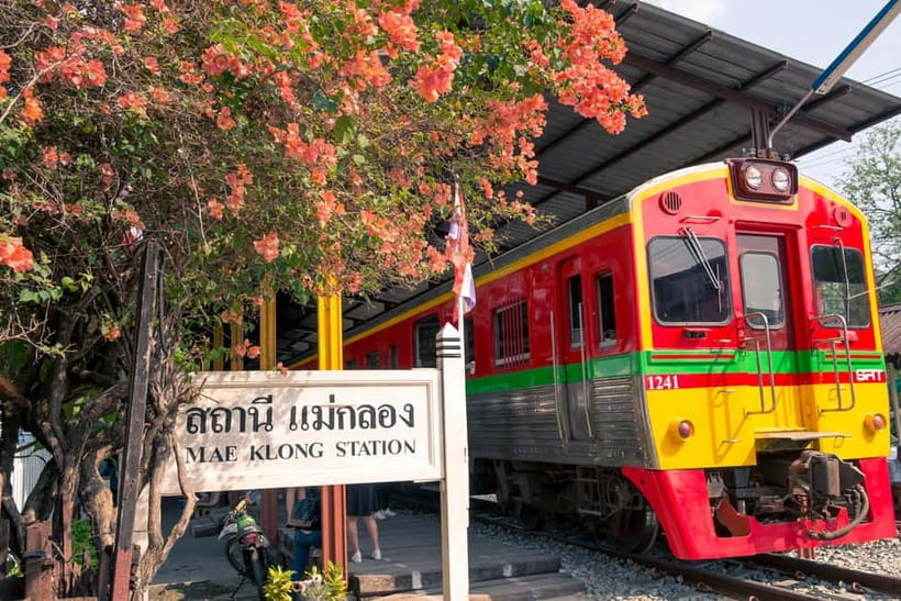 Bangkok: Railway, Floating Market & Chao Phraya Cruise Tour - The passing stops: quick glimpses that still help you map Bangkok