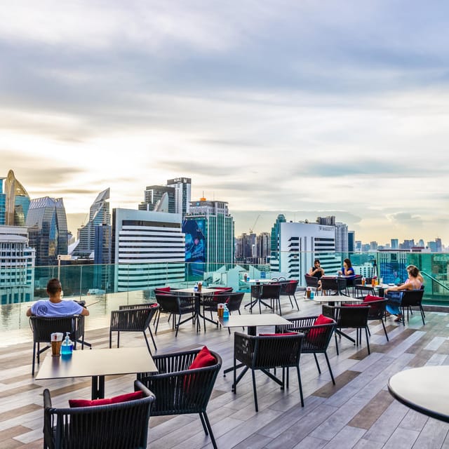 Bangkok: RedSquare Rooftop Bar at Novotel Sukhumvit 4 - RedSquare on Novotel Sukhumvit 4: The view that makes it worth climbing