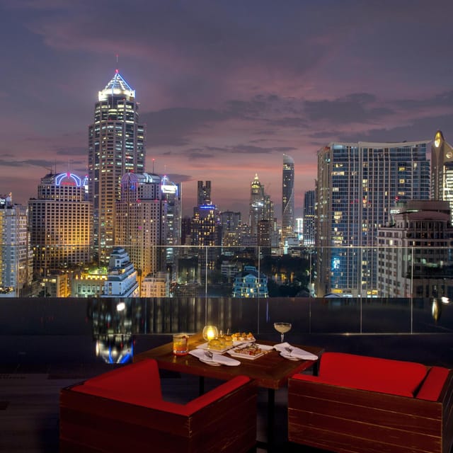 Bangkok: RedSquare Rooftop Bar at Novotel Sukhumvit 4 - Practical tips: what to wear and what not to bring