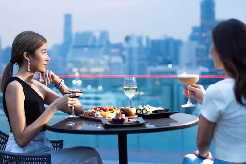 Bangkok: RedSquare Rooftop Bar at Novotel Sukhumvit 4 - The 90-minute plan: cocktails, beer, and live DJ mood