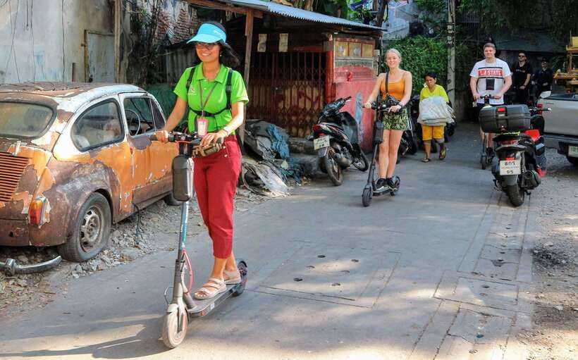 Bangkok: Riverside E-Scooter Adventure with StreetFood Snack - Why an e-scooter beats a walking tour in Thonburi and Chinatown