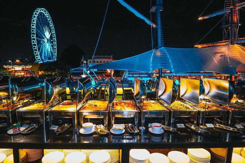 Bangkok: Royal Princess River Dinner Cruise with Live Music - Accessibility and Who This Cruise Might Not Suit