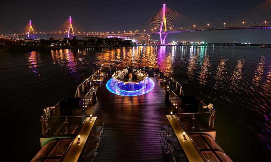 Bangkok: Saffron Chao Phraya River Dinner Cruise - From Icon Siam Pier 2 to the Moon Desk: your evening start