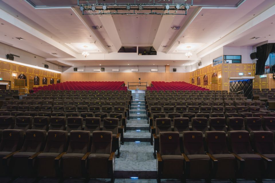 Bangkok: Skip-the-Line Golden Dome Cabaret Show Tickets - What happens during the 60-minute show