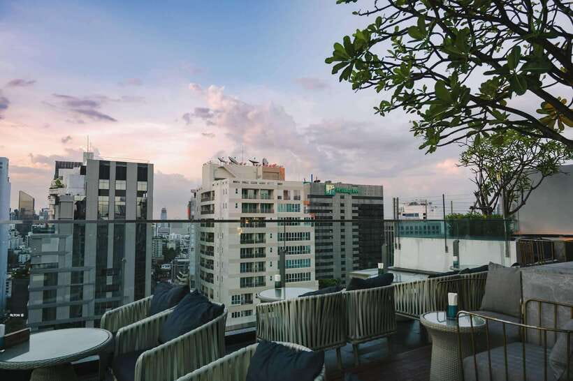 Bangkok: Sky on 20 Rooftop Bar With Free Flow Drinks - Service speed: great when it flows, slower when it doesn’t