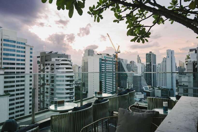 Bangkok: Sky on 20 Rooftop Bar With Free Flow Drinks - Price and value: what $46 buys you for 90 minutes