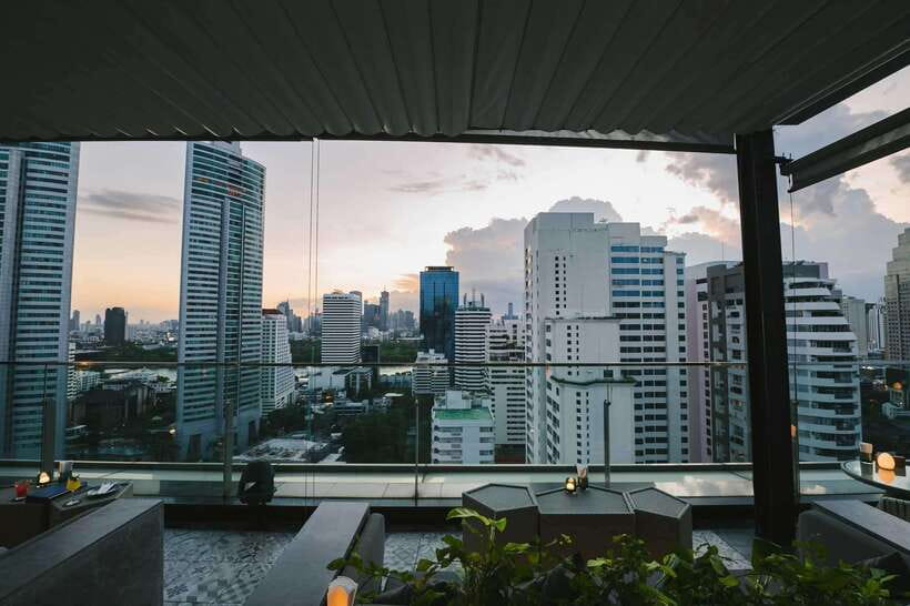 Bangkok: Sky on 20 Rooftop Bar With Free Flow Drinks - Who should book Sky on 20, and who might not love it