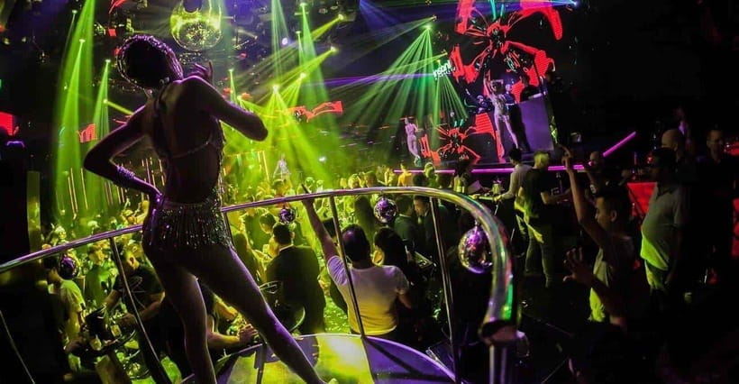 Bangkok: Soi Cowboy, Nana, Soi 11, Rooftops, Clubs & Go Go’s - How the Night Flows: Timing, Walks, and Venue Energy