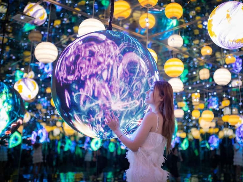 Bangkok: Space & Time Cube Ticket Options 9D Film or VR Game - Photo stops that actually deliver: Mirror Maze, Golden Falls, LED show