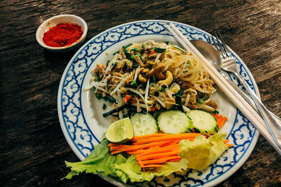 Bangkok: Street Art and Street Food Walking Tour - Talat Noi and the River City finish for art photos