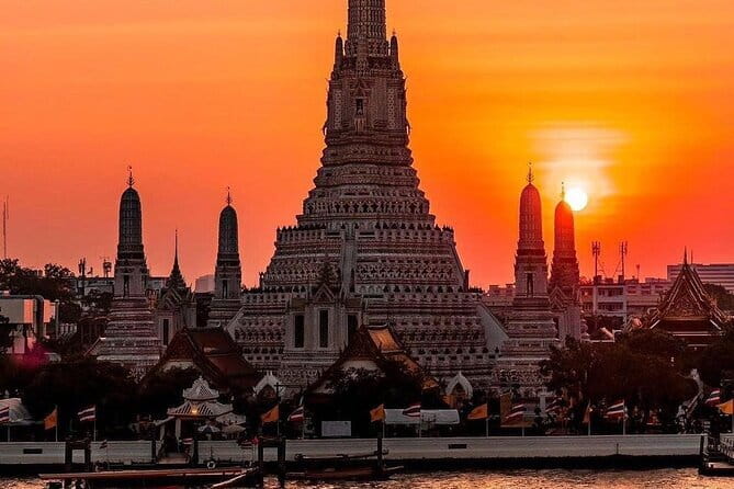 Bangkok : Sunset Food tour by Tuk Tuk boat with big Buddha view - Getting Started Near Phra Athit: Meeting Point and First Boat Ride