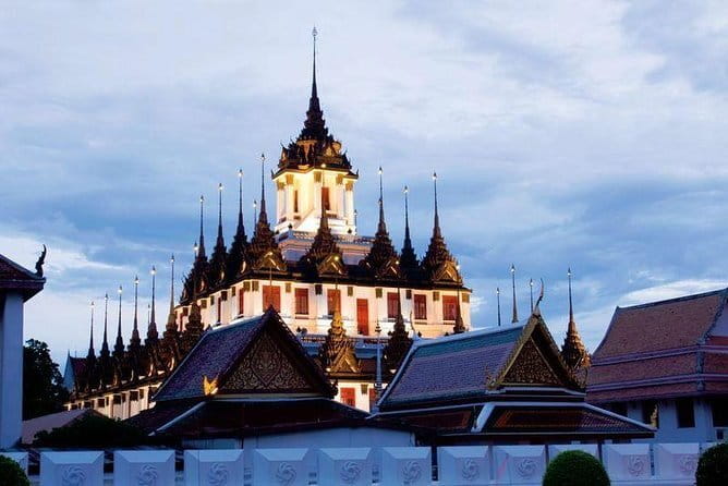 Bangkok : Sunset Food tour by Tuk Tuk boat with big Buddha view - Tuk-Tuk and Night Streets: Transport That Turns Views Into Time