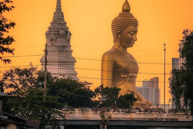 Bangkok : Sunset Food tour by Tuk Tuk boat with big Buddha view - Wat Arun on the Water: Golden Hour Photos Without the Headache