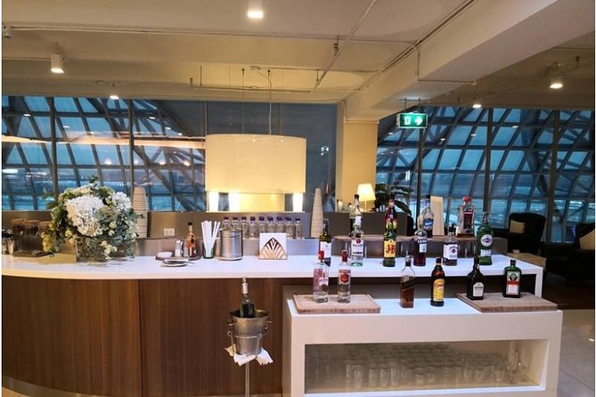 Bangkok Suvarnabhumi Airport (BKK) / Don Mueang Airport (DMK) VIP Lounge Access - Unlimited buffet and complimentary drinks: what to expect
