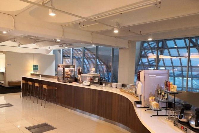 Bangkok Suvarnabhumi Airport (BKK) / Don Mueang Airport (DMK) VIP Lounge Access - Staff, language, and service quality: what to keep realistic