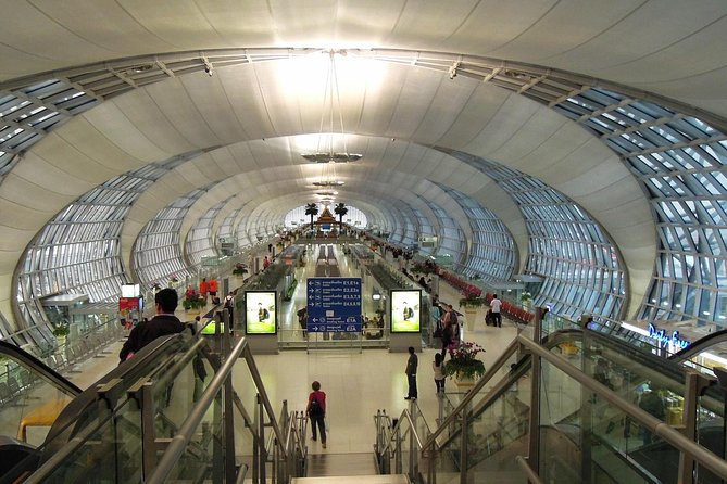 Bangkok Suvarnabhumi Airport VIP Fast-Track Lane Service - Arrival Flow: from the aircraft exit to the Premium Immigration Lane
