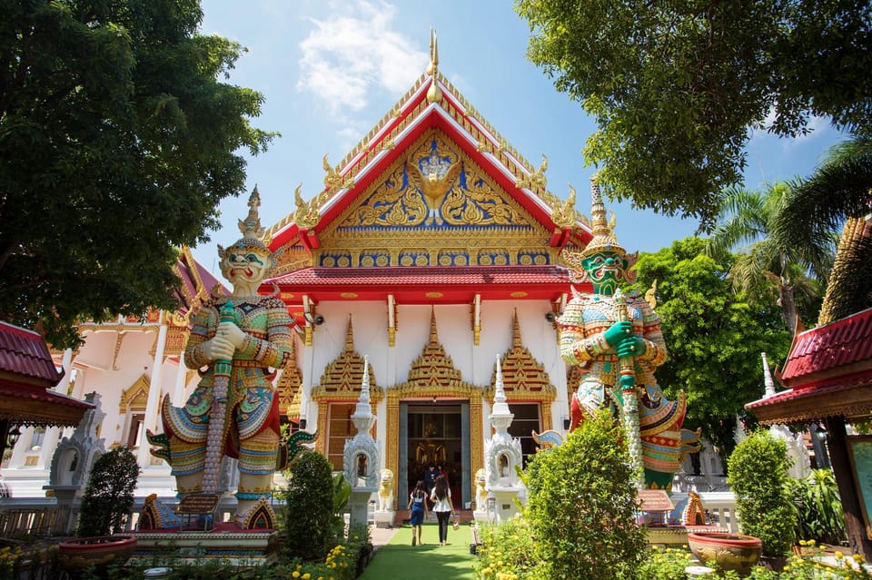 Bangkok: Temple Tour (Golden Buddha + Mini Reclining Buddha) - How the small-group format affects your day